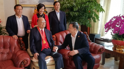 陈俊钦慰问曾宪梓博士
