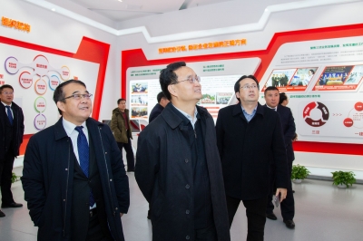 张爱军率队到伊利集团考察：深化项目合作共推绿色发展