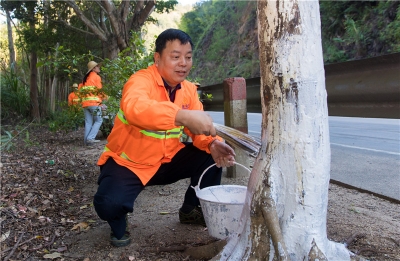 最美公路人丨赖展坚：一把铁锹传三代