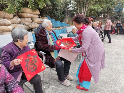 新春祝福暖人心！梅州市乐馨文艺队到颐养院开展迎春文艺活动