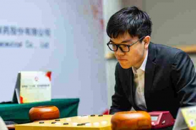 柯洁收获第七座世界冠军奖杯，成围棋史上最年轻“七冠王”