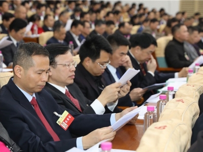 市政协七届三次会议收到提案253件，确定立案233件