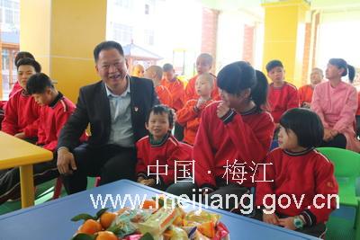 梅江区开展春节前慰问活动