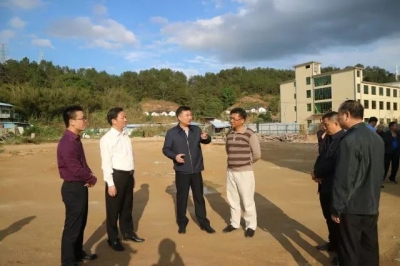 熊锋松带队调研高陂青花瓷小镇建设情况