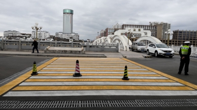 惊艳！梅城黄色斑马线上岗，不礼让行人将...