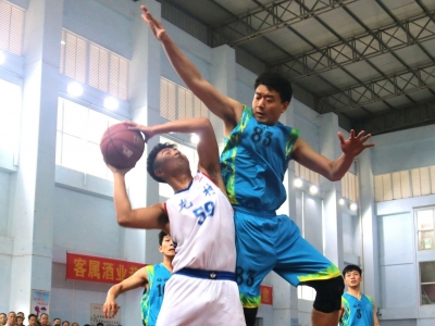 五华“状元杯”篮球赛落幕，龙村镇四战全胜夺冠