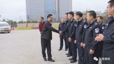 陈伟明看望慰问春节坚守岗位工作人员