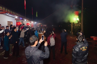 兴宁“赏灯”大过年，热闹盛况赛春节