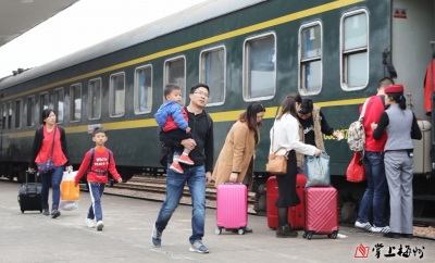 国庆期间全国铁路预计发送旅客超亿人次