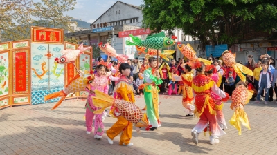 “鲤鱼”来 好运到！看，大埔侯南村“鲤鱼灯”巡游，鼓声阵阵年味浓浓