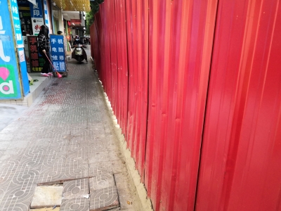 过道旁围挡竟成“隐形杀手”？！梅县已有多位市民中招