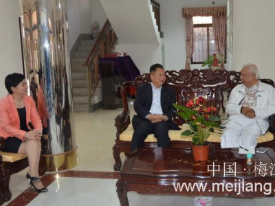 梅江区主要领导登门拜访著名侨领熊德龙先生