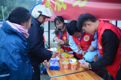 回家路上有你更暖心！来看梅州春运志愿者
