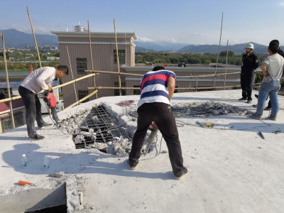 零容忍！梅县区城综局依法强制拆除5宗违法建筑