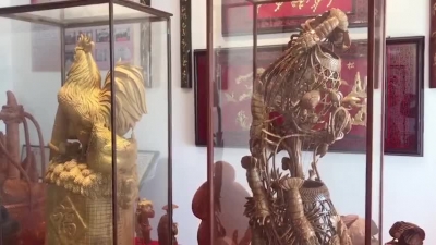 梅州V视丨五华阿哥用十道复杂工序，雕出“金碧辉煌”