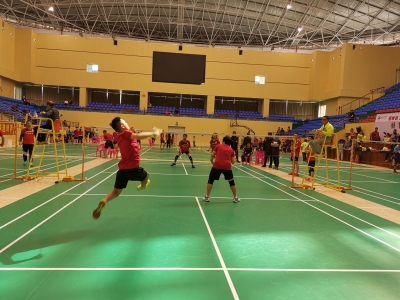 蕉岭“云景台杯”羽毛球邀请赛开赛，以球会友共叙乡情