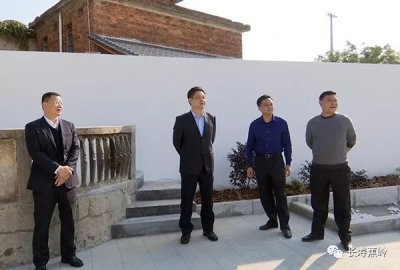 陈伟明调研省定贫困村创建社会主义新农村示范村工作