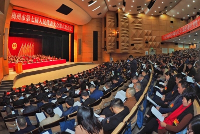 聚焦政府工作报告丨推行“首席服务官”制度，发展壮大民营经济