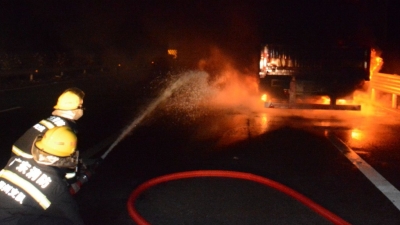 险！货车行驶中自燃变“火车”，事发济广高速五华转水段