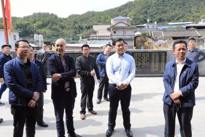 钟光灵率队调研工业企业：党建引领开新局，服务企业促发展