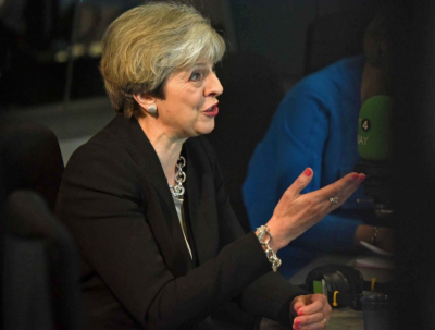 英国首相称将由议会决定是否推迟“脱欧”