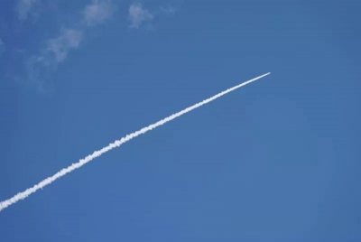 我国民营火箭轨道级发射失败：空中留下复杂痕迹后消失在视野