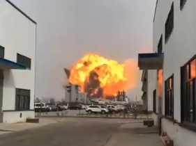 江苏盐城一化工厂发生爆炸 现场火势已得到初步控制