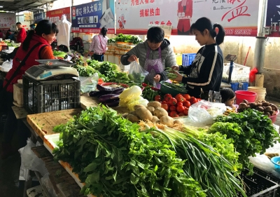 近期雨水频繁，梅城菜价出现明显波动！部分叶菜价涨了一倍