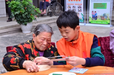 梅江区金山街道社工服务站举行敬老院志愿服务活动