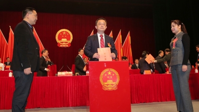 圆满完成各项议程，市七届人大六次会议今天上午闭幕