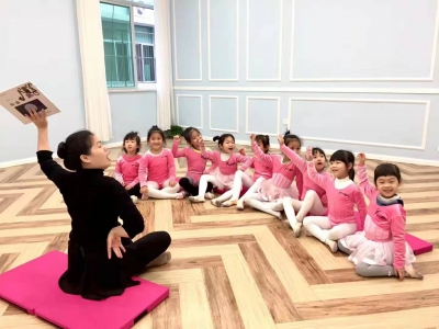 多维“读”法开拓新视界！这个早教新“神器”，你家娃读了吗？