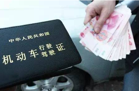 卖驾驶证分赚好处费，五华这男子被现场识破...