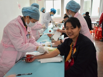 以爱的名义！梅县这家公司158名员工踊跃献血