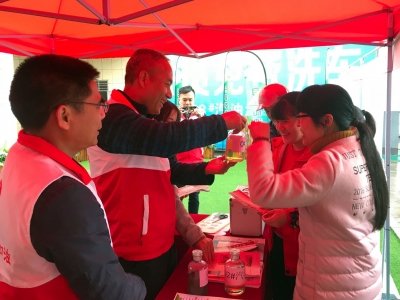 安全用油你知多少？中石化梅州分公司开展学雷锋月活动