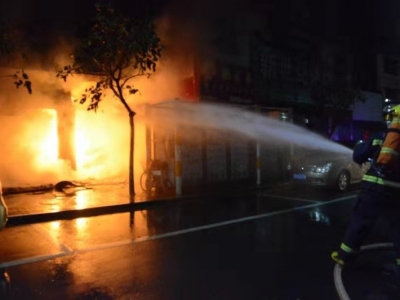 火势猛烈！五华一店铺今晨突着火，所幸无人伤亡