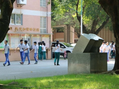 教育部：严禁宣传中高考“状元”和升学率