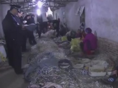 3·15晚会第一曝追踪：执法人员连夜取缔，处置废旧输液管