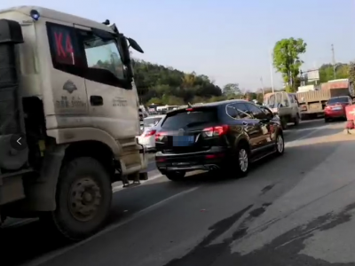 梅县区城东高速路口往蕉岭方向堵成长龙，咋回事？