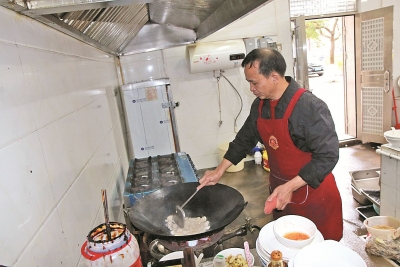 寻访民间客家菜名师丨袁文辉：“厨三代”匠心传承客家味