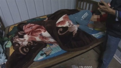 夫妻吵架女方喝农药自杀，还把自己反锁在房间！危急之时...