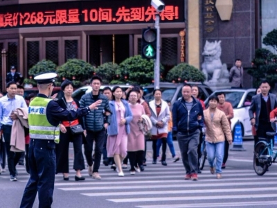 两会访谈丨如何建设“平安之乡”？各界代表、委员这样说...