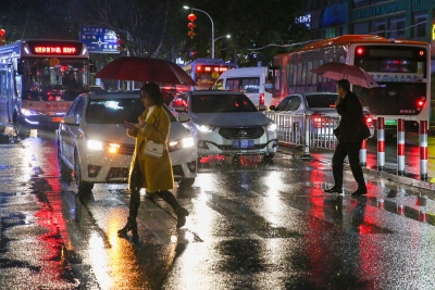 坚持不懈“雨”你同行！你的这个周末恐怕真要“泡汤”了