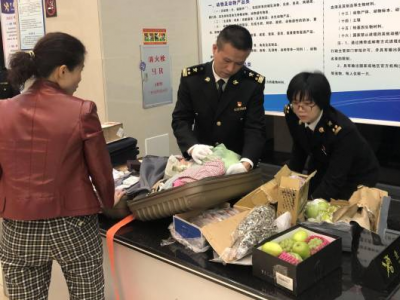 这些“行李”不能带！梅州海关截获旅客违规携带入境水果