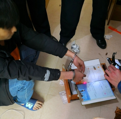 五华警方捣毁一吸贩毒团伙，5名“瘾君子”被一窝端