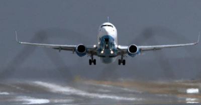 一架波音737-800飞机紧急降落俄罗斯北部 机上有163人
