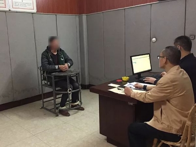 骚操作！男子妄想一夜暴富竟潜入梅州一间彩票店…