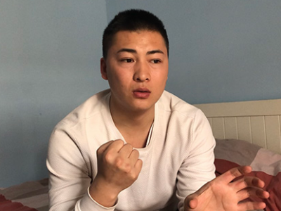 “制止施暴反被拘”当事人赵宇收到见义勇为确认证书