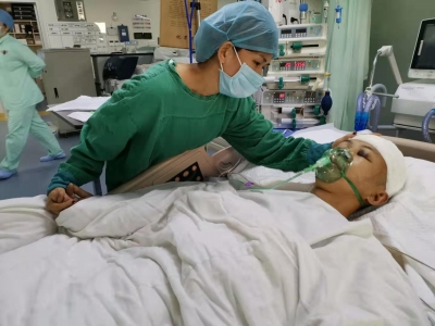 凌晨做代驾后骑车摔成重伤，他需要您的援助