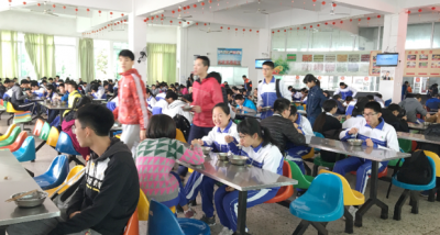 校园餐厅只能用一卡通消费属于拒收现金吗？央行回应了...