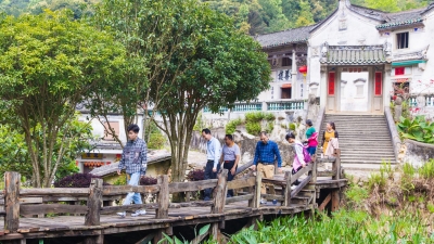 “红色游”受捧 “乡村游”走俏！清明假期，梅州人这样过...